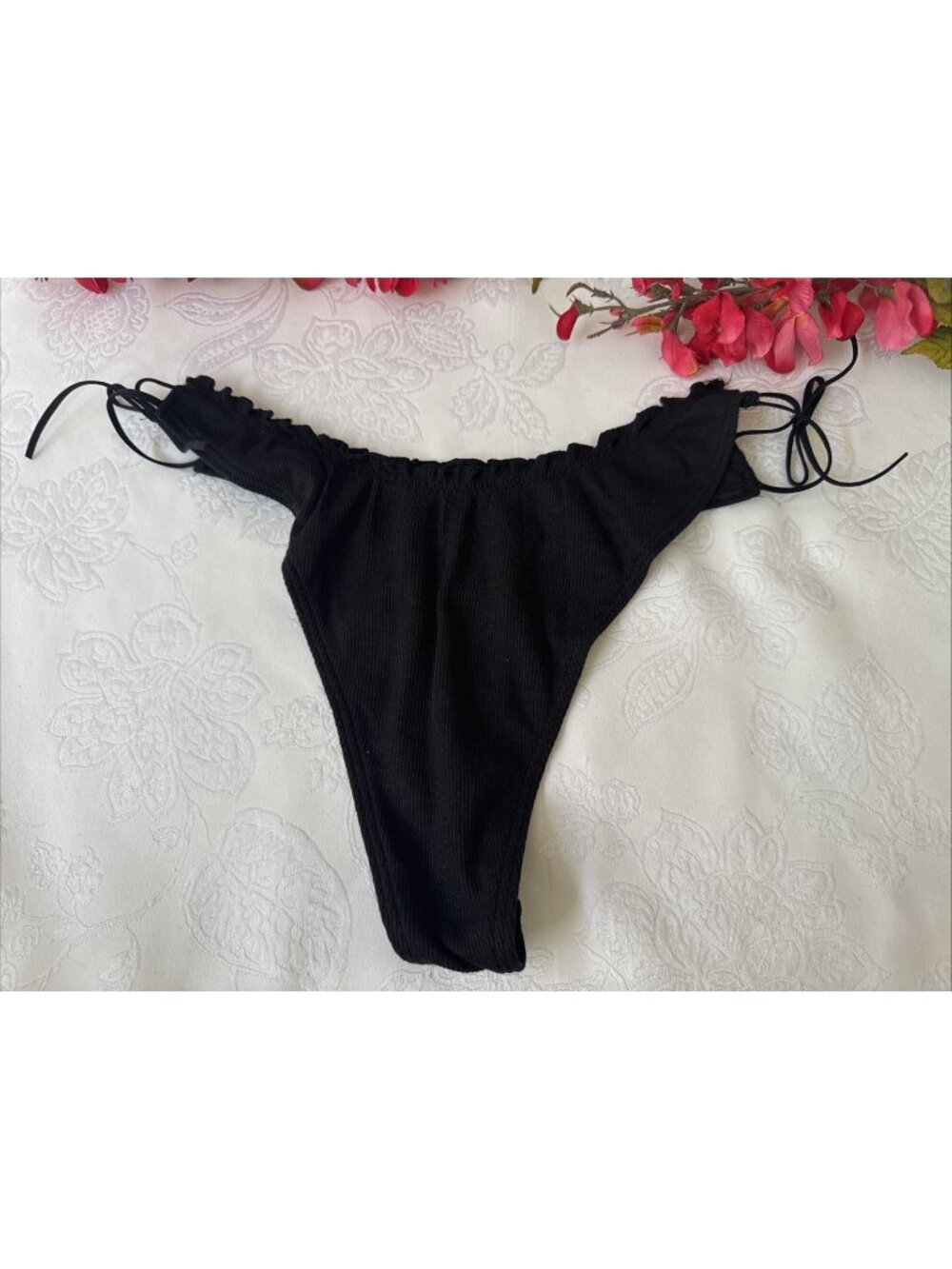 PINK VICTORIA'S SECRET M BLACK PUCKERED RUFFLE TIE SIDE STRING THONG PANTIES NWT